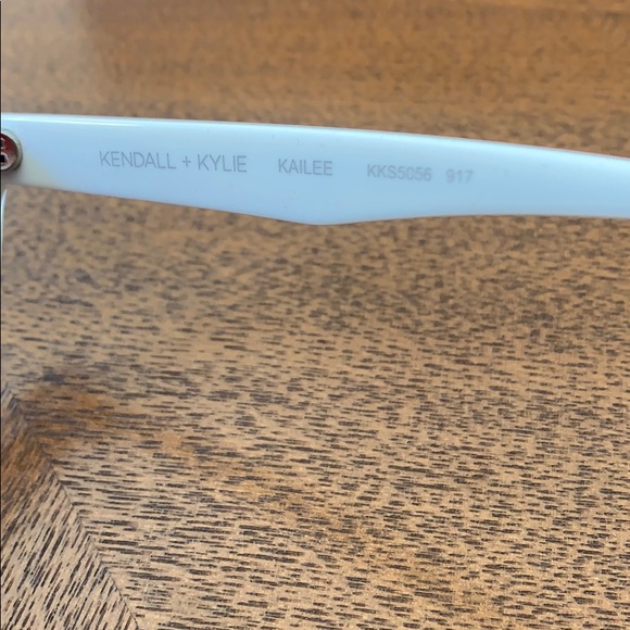 ?LAST ONE? NWT Kendall & Kylie KAILEE Sunglasses White/Clear main image 2